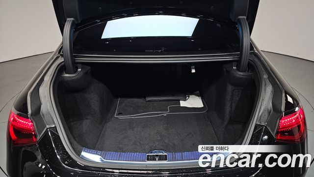 Mercedes-Benz S-Class 2023 — photo 26