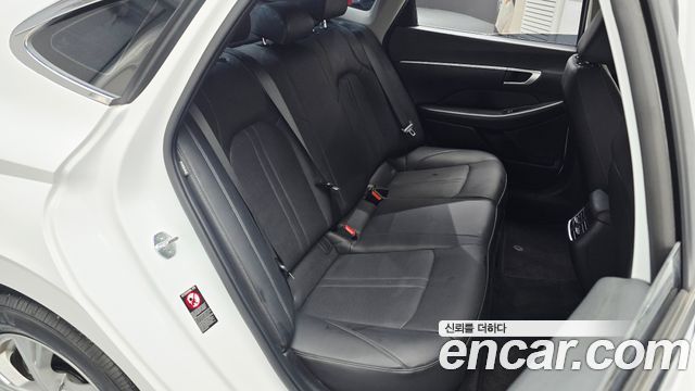 Hyundai Sonata 2022 — photo 17