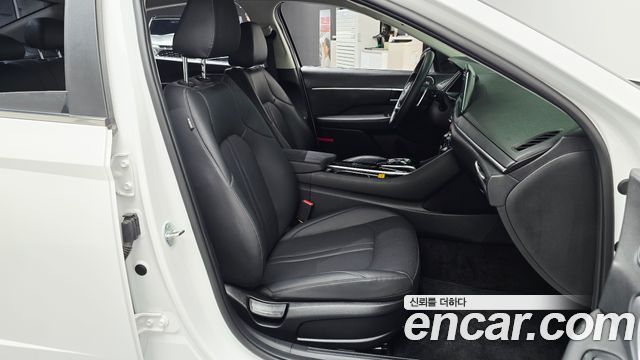 Hyundai Sonata 2022 — photo 16