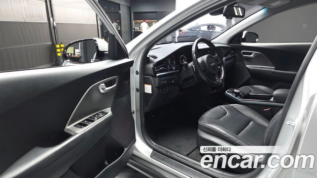 Kia Niro 2023 — photo 13