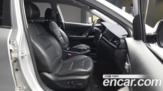 Kia Niro 2023 — photo 17