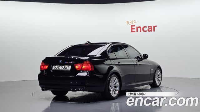 BMW 3-Series 2010 — photo 2