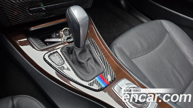 BMW 3-Series 2010 — photo 9