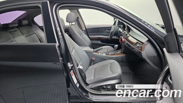BMW 3-Series 2010 — photo 11
