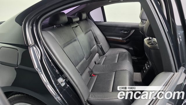 BMW 3-Series 2010 — photo 12