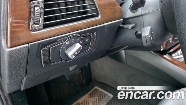 BMW 3-Series 2010 — photo 16