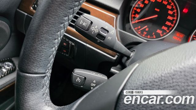 BMW 3-Series 2010 — photo 17