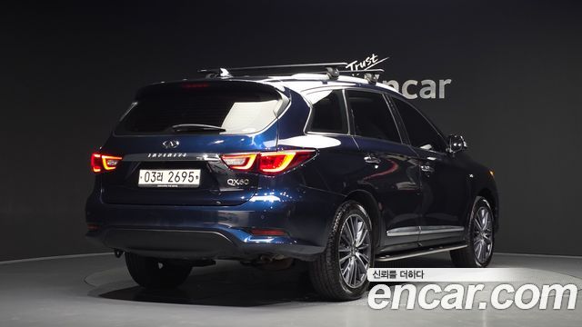 Infiniti QX60 2018 — photo 2