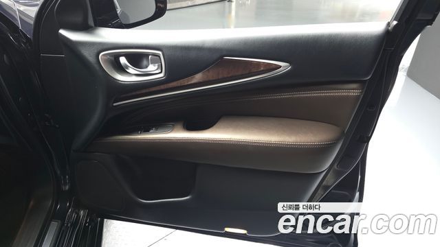 Infiniti QX60 2018 — photo 14