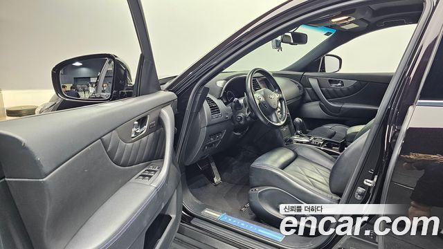 Infiniti QX70 2017 — photo 13