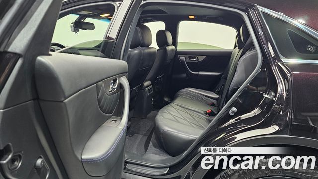 Infiniti QX70 2017 — photo 17