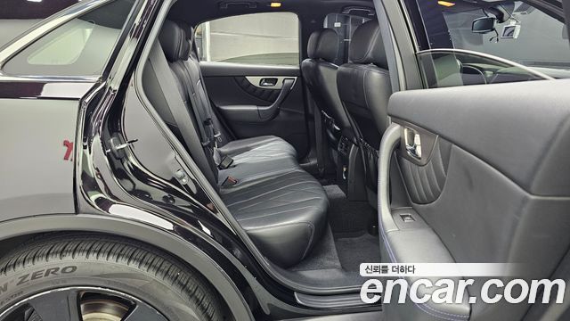 Infiniti QX70 2017 — photo 18