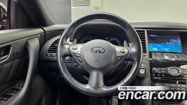 Infiniti QX70 2017 — photo 19
