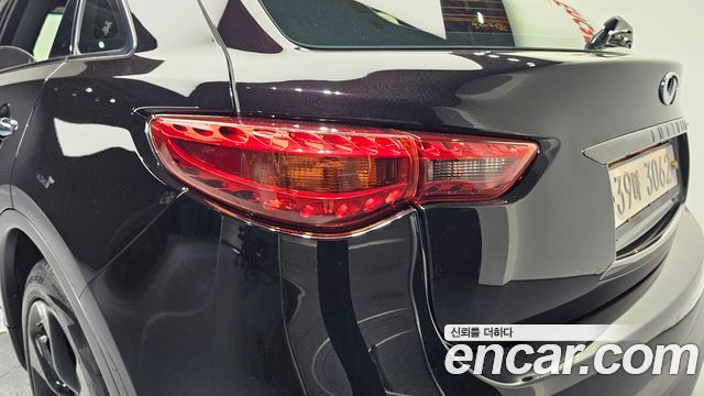 Infiniti QX70 2017 — photo 9