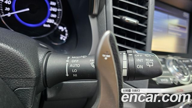 Infiniti QX70 2017 — photo 30