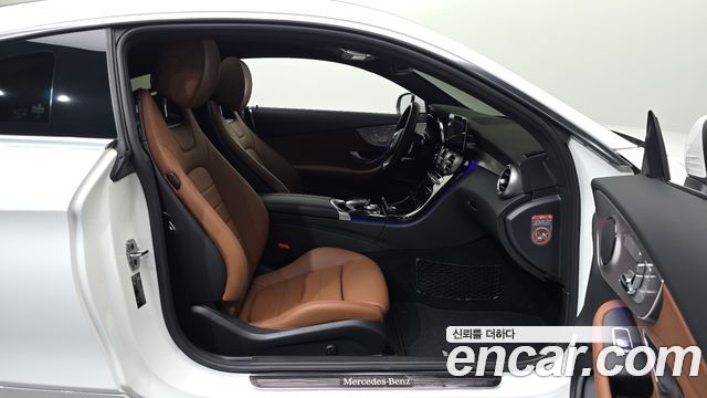 Mercedes-Benz C-Class 2019 — photo 17