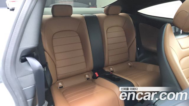Mercedes-Benz C-Class 2019 — photo 18