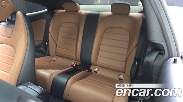 Mercedes-Benz C-Class 2019 — photo 16