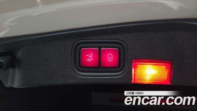 Mercedes-Benz C-Class 2019 — photo 27