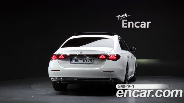 Mercedes-Benz E-Class 2025 — photo 4