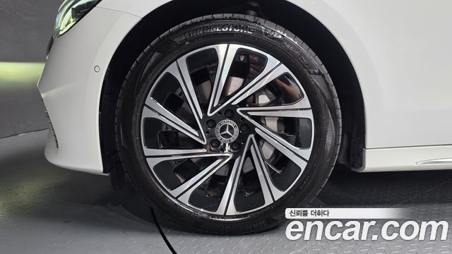 Mercedes-Benz E-Class 2025 — photo 5