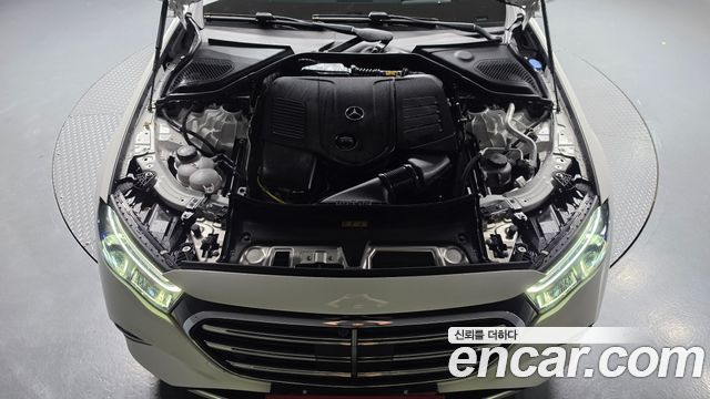 Mercedes-Benz E-Class 2025 — photo 6