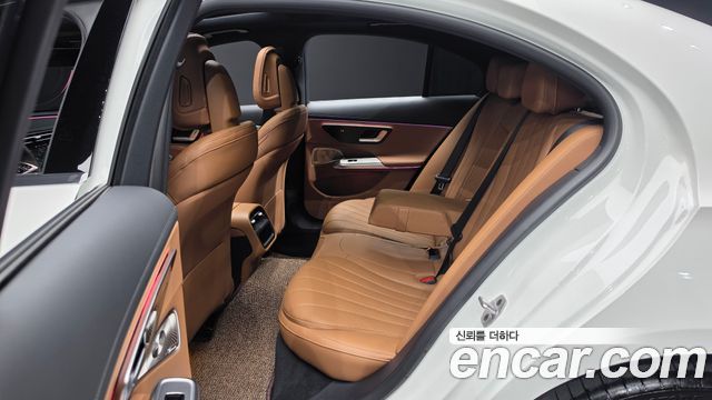 Mercedes-Benz E-Class 2025 — photo 17