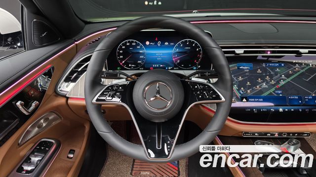 Mercedes-Benz E-Class 2025 — photo 18
