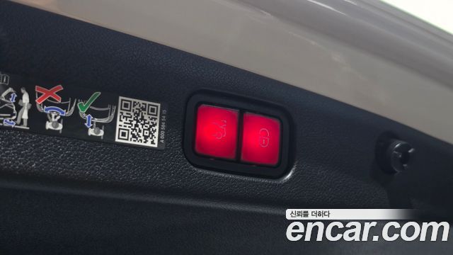 Mercedes-Benz E-Class 2025 — photo 26