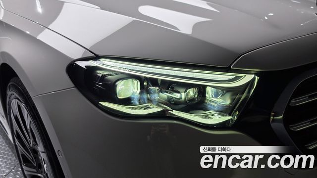 Mercedes-Benz E-Class 2025 — photo 8