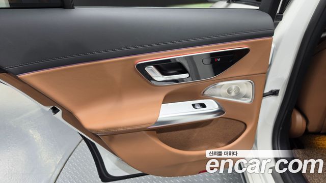 Mercedes-Benz E-Class 2025 — photo 15