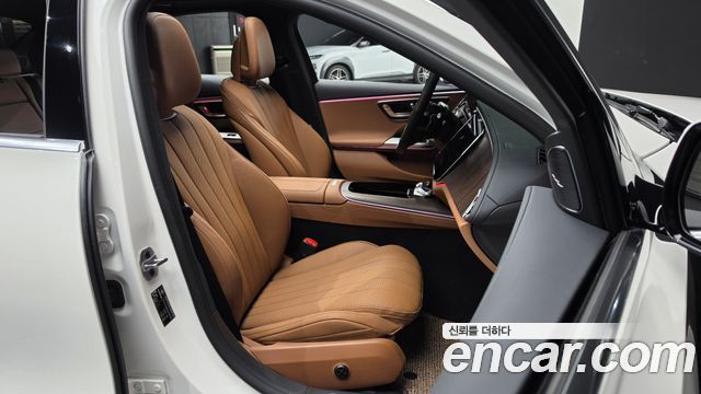 Mercedes-Benz E-Class 2025 — photo 16