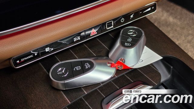Mercedes-Benz E-Class 2025 — photo 31