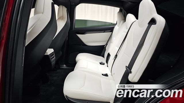 Tesla Model X 2019 — photo 18