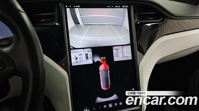 Tesla Model X 2019 — photo 21