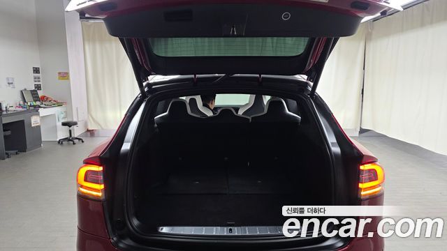Tesla Model X 2019 — photo 26