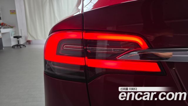 Tesla Model X 2019 — photo 9