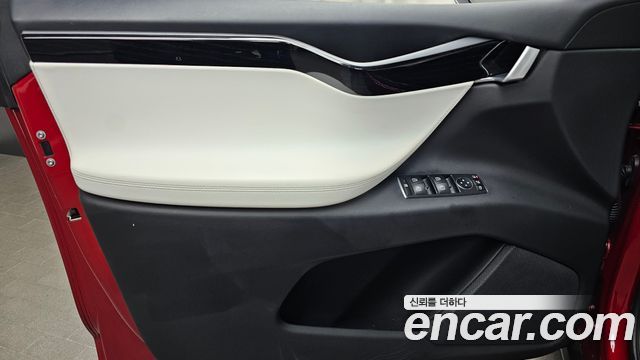 Tesla Model X 2019 — photo 14