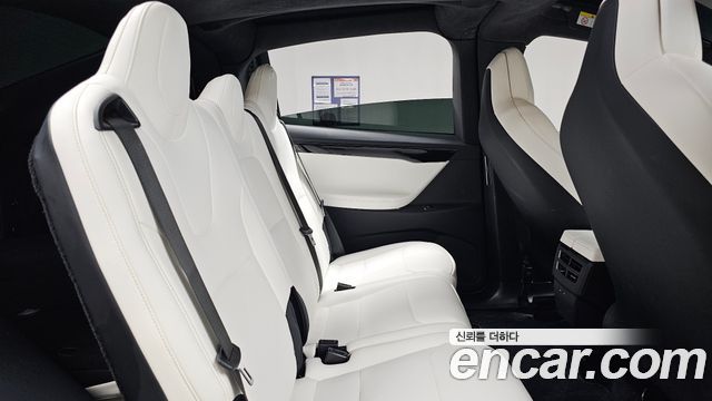 Tesla Model X 2019 — photo 16