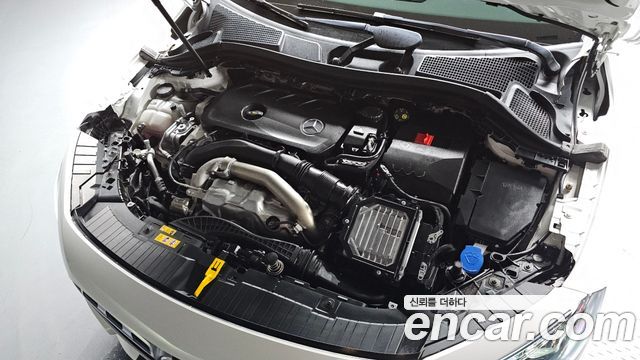 Mercedes-Benz GLA-Class 2026 — photo 6