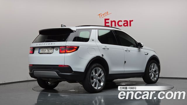 Land Rover Discovery Sport 2023 — photo 2
