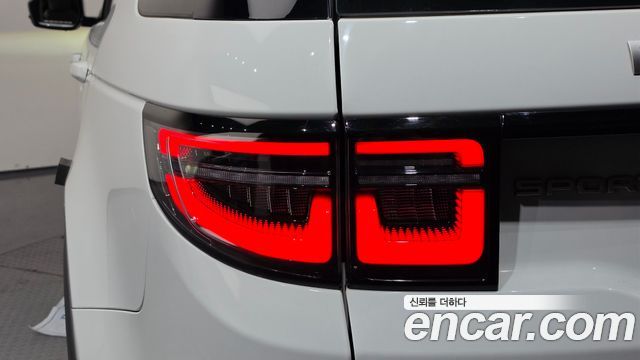 Land Rover Discovery Sport 2023 — photo 9