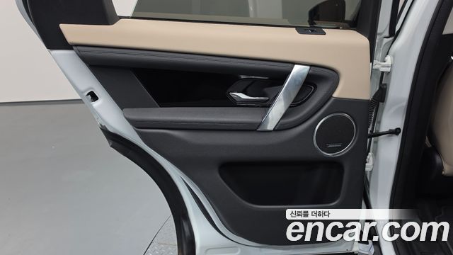 Land Rover Discovery Sport 2023 — photo 15