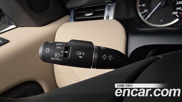 Land Rover Discovery Sport 2023 — photo 34