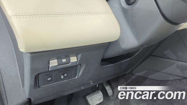 Land Rover Discovery Sport 2023 — photo 37