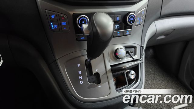 Hyundai Starex 2021 — photo 12