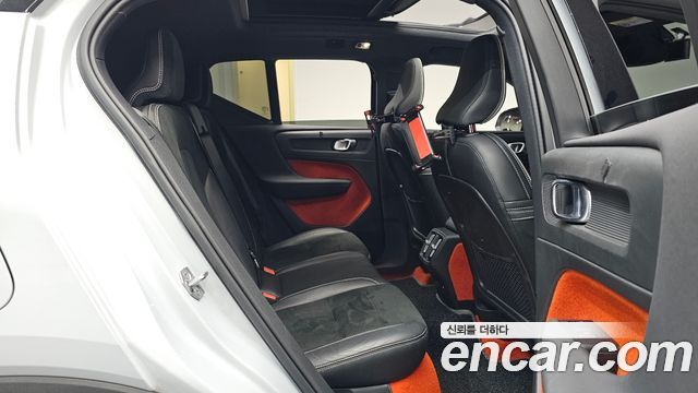 Volvo XC40 2020 — photo 18