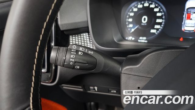Volvo XC40 2020 — photo 21