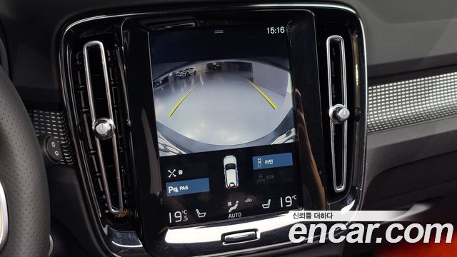 Volvo XC40 2020 — photo 24