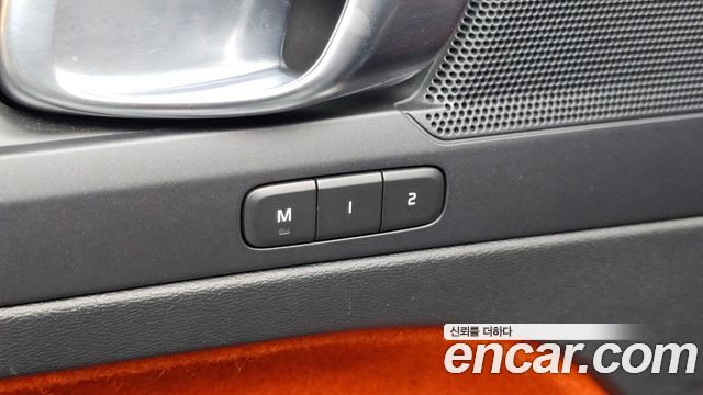 Volvo XC40 2020 — photo 28
